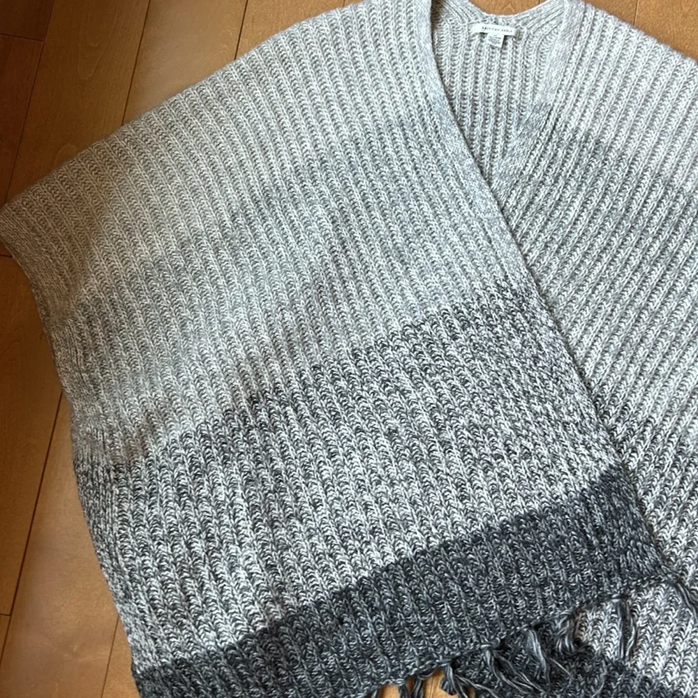 American Eagle Cozy Ombre Knit Wrap - Picture 3 of 4